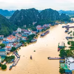 Le hameau de Kenh Ga, dans la commune de Gia Vien, province de Ninh Binh, est profondément inondé après de fortes pluies. Photo : VNA