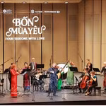 Artistes se produisant au concert "Four Seasons with Love". Photo : VNA