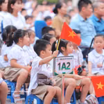 Des élèves assistent à la cérémonie de rentrée dans l’établissement primaire de l’école multi-niveaux Gia Quat. Photo: VNA