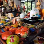 Les produits laqués du village de Ha Thai, dans la commune de Duyen Ha, district de Thuong Tin, sont exportés vers les marchés européens, japonais et sud-coréens. Photo : VNA