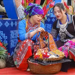Les costumes traditionnels des Hmong, un héritage culturel préservé à Dien Bien. Photo : VNA