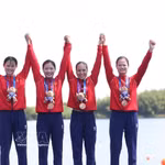 Le quatuor Pham Thi Ngoc Anh, Le Thi Hien, Ha Thi Vui và Du Thi Bong remporte la médaille de bronze dans l’épreuve du quatre de pointe féminin sans barreur en aviron. Photo: VNA