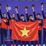 L’équipe féminine vietnamienne de sepak takraw remporte la médaille d’or aux ASIAD 2023, organisés en Indonésie. Photo: VNA