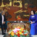 La vice-Première ministre Pham Thi Thanh Tra et le directeur régional de l’UNICEF pour l’Asie et le Pacifique Sanjay Wijesekera. Photo: VNA