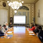 Des représentants de l'Université Austral et de l'ambassade du Vietnam lors de la séance de travail. Photo : VNA