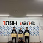 Le Vietnamien Luong Duc Quy (milieu) remporte la 6e édition du « TETSU-1 GRAND PRIX ». Photo: VNA