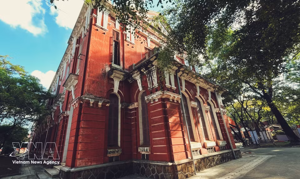Préservé au fil des décennies, cet ensemble patrimonial a conservé toute son élégance d’antan et demeure un élément emblématique du paysage urbain de Huê, contribuant pleinement à l’identité historique et culturelle de l’ancienne capitale impériale. Photo : VNA