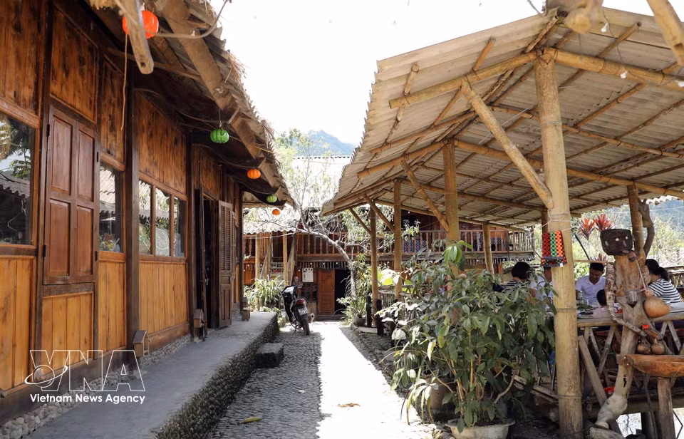 Les habitants de Lao Chai continuent de préserver l’architecture traditionnelle de leurs maisons. Photo : VNA