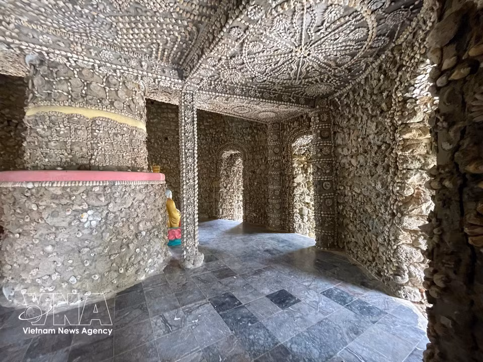 La tour Bao Tich possède huit portes d’entrée, symbolisant le Noble Octuple Sentier, la voie qui, selon le bouddhisme, mène à la cessation de la souffrance et à l’atteinte du nirvana.Photo : VNA