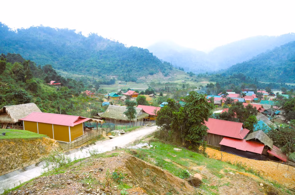 Situé dans la commune de Mon Son, province de Nghe An, le village de Bung abrite la communauté Dan Lai. Il y a encore quelques décennies, cette zone nichée au cœur de la jungle épaisse du parc national de Pu Mat était considérée comme l'un des endroits les plus isolés et les plus démunis de la région. Photo : VNA