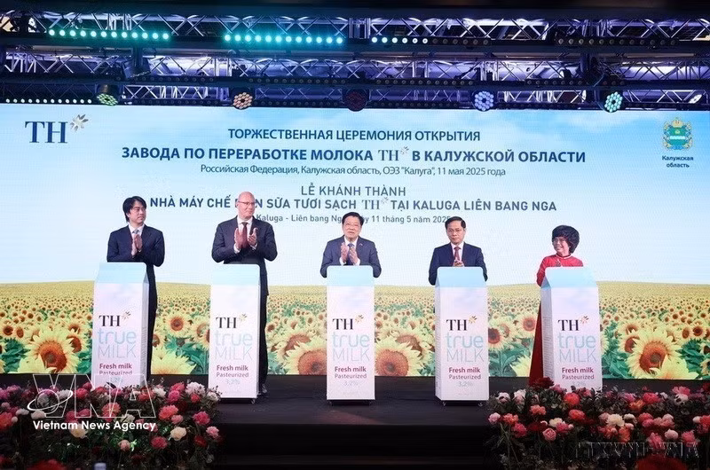 Inauguration officielle de l'usine de transformation de lait frais du groupe TH dans l'oblast de Kalouga, en Russie, en mai 2025. Photo : VNA
