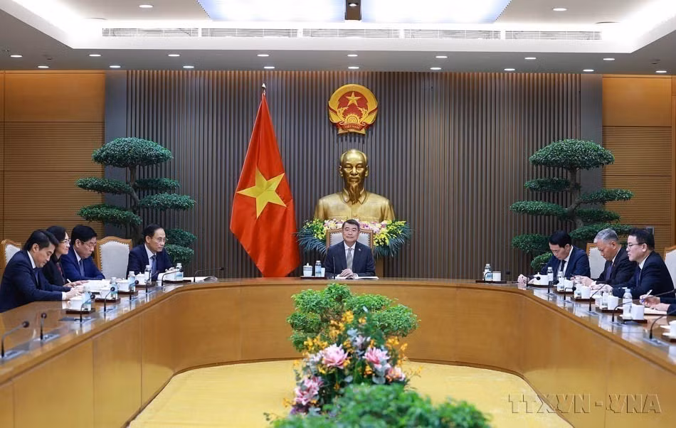 Le Premier ministre Le Minh Hung s’entretient par téléphone avec son homologue canadien, Mark Carney, le 21 juillet 2026. Photo : VNA
