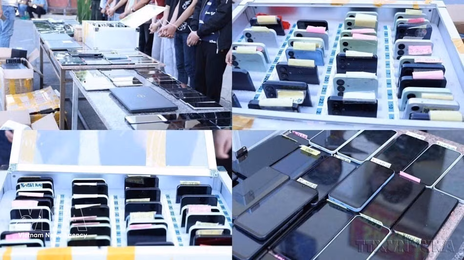 Des pièces à conviction saisies par la police de la province de Ha Tinh lors du démantèlement d'un vaste réseau transnational de blanchiment d'argent, le 15 juillet 2026. Photo : VNA ​