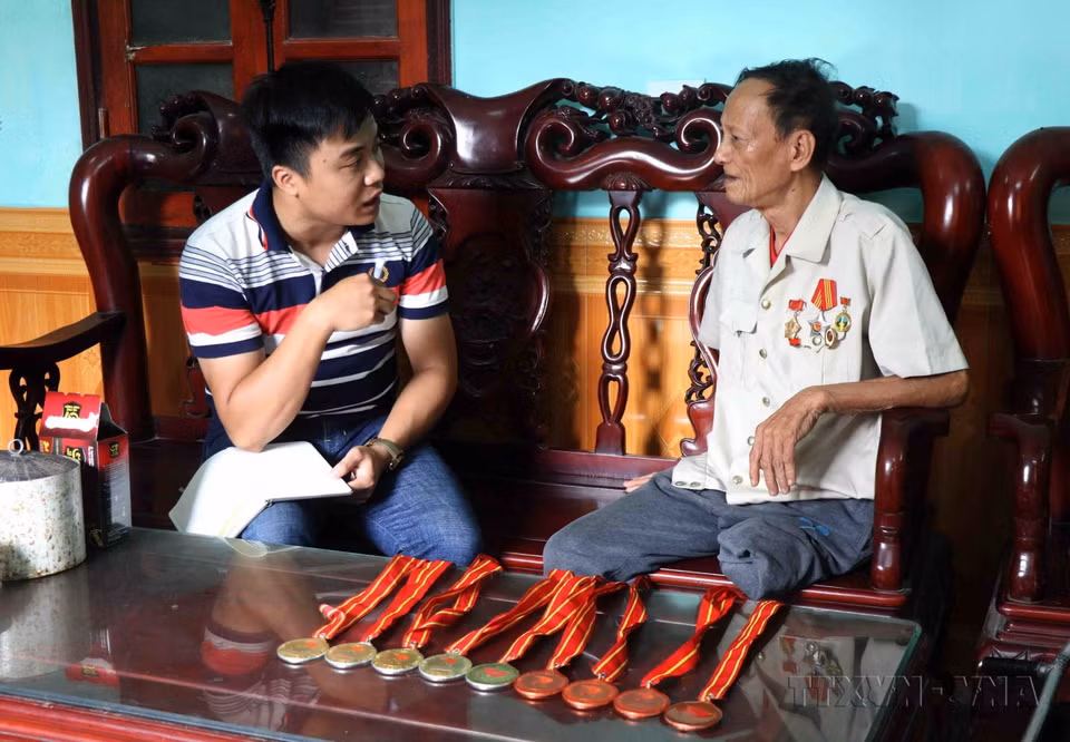 Le soldat blessé Ha Quy Phiên (province de Bac Ninh) est l'un des athlètes exceptionnels du sport handicapé vietnamien, remportant de nombreuses médailles au niveau national et en Asie du Sud-Est. Photo : VNA