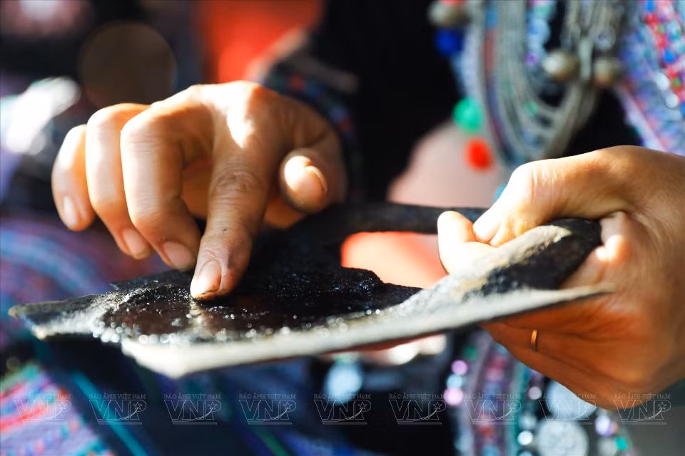Une méthode de teinture des dents. Photo : VNP