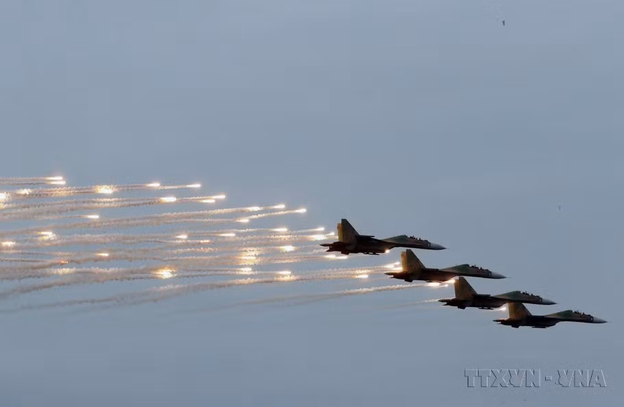 L'armée de l'air vietnamienne est équipée d'avions de combat modernes Su-30MK2, s’engageant sur la voie de la modernité. Photo : VNA.