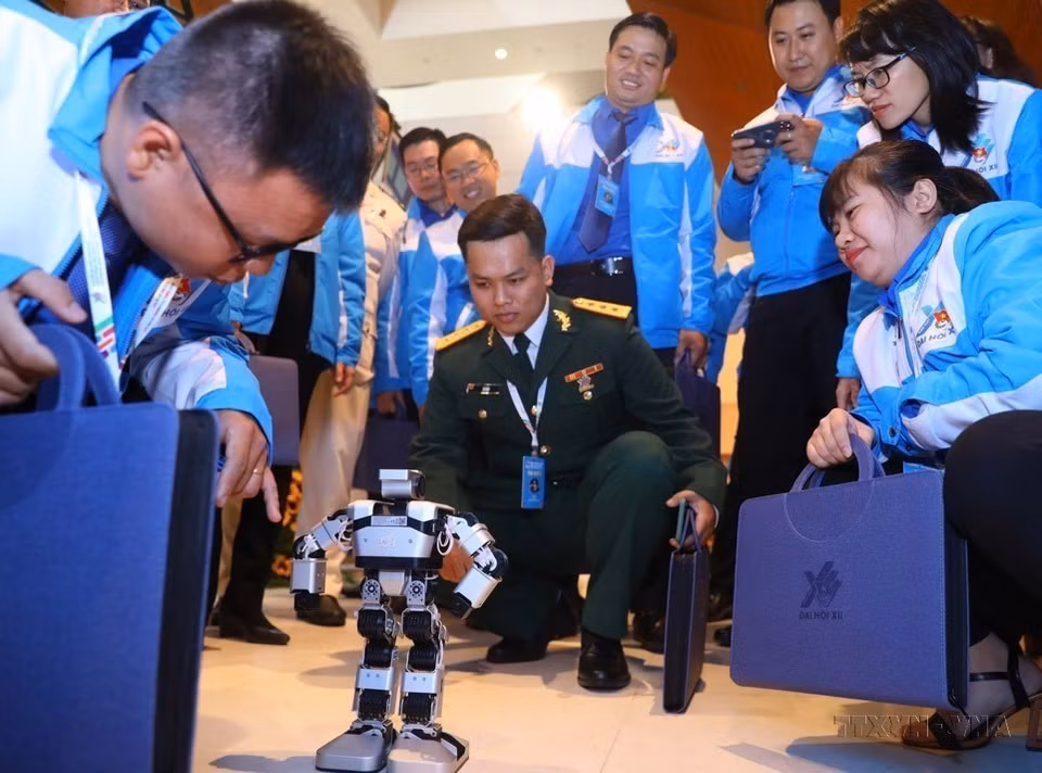 Un produit technologique d'un groupe de jeunes de la région Sud-Est lors du 12e Congrès national de l'Union de la jeunesse communiste Hô Chi Minh, mandat 2022-2027. Photo: VNA
