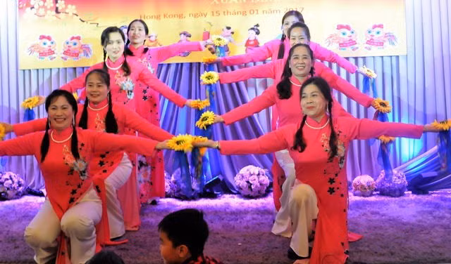 Les Vietnamiens à l’étranger fêtent le Têt traditionnel de l’Année du Coq 2017