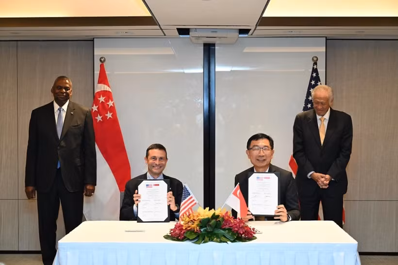 Lors de la cérémonie de signature du protocole d'accord sur la coopération en matière de défense entre Singapour et les États-Unis (Photo : https://www.mindef.gov.sg/)