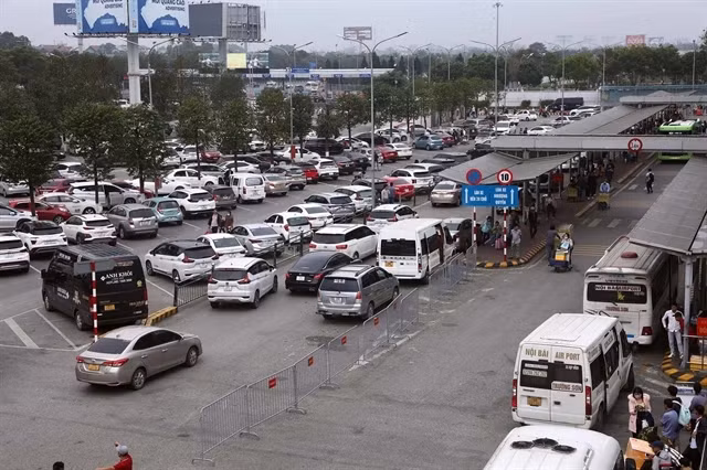 Les habitants de Hanoï expriment de plus en plus leur désir de voir la création d’une ligne de métro reliant directement l’aéroport international de Noi Bai au centre-ville. Photo / VNA