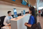 Les passagers sont soumis à la reconnaissance faciale lors de l’enregistrement. Photo : VNA