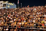 Spectateurs au Festival international de feux d’artifice de Dà Nang (DIFF) 2025. Photos : VNA