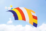 Le drapeau bouddhique de 500m² flotte dans le ciel de Hô Chi Minh-Ville.
