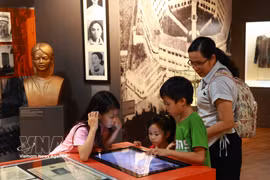 La transformation des musées, de « dépôts statiques » en « espaces d’expériences vivantes », en fait un moteur des industries culturelles. Photo: VNA