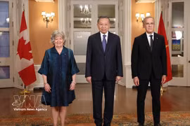La gouverneure générale du Canada, Louise Arbour, le dirigeant vietnamien Tô Lâm, et le Premier ministre canadien Mark Carney. Photo: VNA