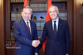 Le secrétaire général du Parti et président de la République, Tô Lâm (gauche) et le Premier ministre canadien Mark Carney, en septembre 2026 à Ottawa. Photo: VNA