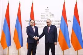 Le président de l'Assemblée nationale du Vietnam Trân Thanh Mân (gauche) et le Premier ministre arménien, Nikol Pashinyan. Photo: VNA