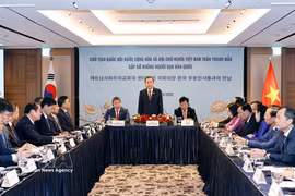 Le président de l’Assemblée nationale Trân Thanh Mân s'exprime lors de la rencontre avec des amis sud-coréens. Photo: VNA
