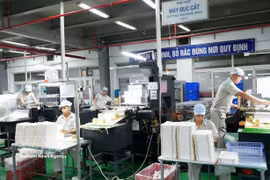 Chaîne de production d'emballages de la Société par actions de Production et d'Import-Export d'Emballages Thang Long, répondant aux exigences de nombreux clients nationaux et internationaux. Photo: VNA