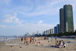 Des touristes à Da Nang. Photo: VNA