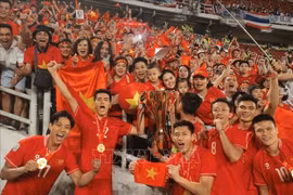 La joie des joueurs et supporters vietnamiens. Photo: VNA