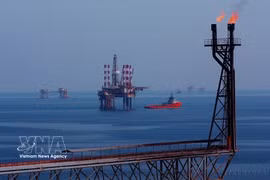 Une plateforme de forage pétrolier de Vietsovpetro sur le gisement de Bach Ho, le plus grand champ pétrolier et gazier du Vietnam, qui joue un rôle essentiel dans la garantie de la sécurité énergétique nationale. Photo: VNA