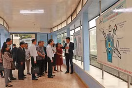 Les délégués visitent le réacteur nucléaire de l'Institut de recherche nucléaire (ville de Da Lat, Lam Dong). Photo : VNA