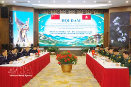 La 20e réunion au niveau provincial réunit les délégations des gardes-frontières des quatre provinces vietnamiennes de Diên Biên, Lai Châu, Tuyên Quang et Lao Cai et celle de la Station générale d’inspection des gardes-frontières à l’entrée et à la sortie du Yunnan, en Chine. Photo: VNA