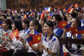 Des étudiants présents à la cérémonie. Photo: VNA