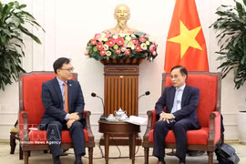 Le ministre vietnamien des AE Lê Hoai Trung reçoit l’ambassadeur de la R. de Corée au Vietnam
