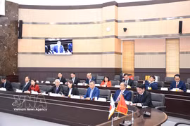Des représentants de quatre établissements d’enseignement supérieur vietnamiens. Photo: VNA