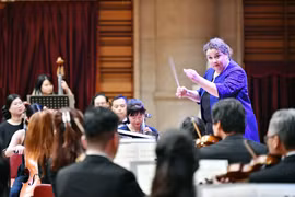 La cheffe d’orchestre française Zahia Ziouani en tournée au Vietnam