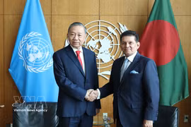 Le secrétaire général du Parti et président de la République, Tô Lâm, rencontre le président de la 81e session de l’Assemblée générale de l’ONU, Khalilur Rahman. Photo: VNA
