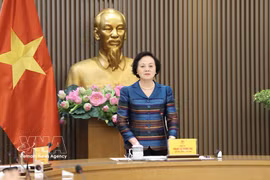 La secrétaire du Comité central du Parti, Pham Thi Thanh Tra, vice-Première ministre et présidente du Comité de pilotage national chargé de la recherche, de la collecte et de l’identification des restes de martyrs (Comité de pilotage 515), s'exprime lors de la réunion. Photo: VNA