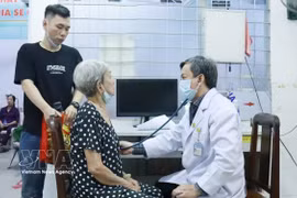 Plus de la moitié des Vietnamiens ont bénéficié d’un bilan de santé gratuit. Photo: VNA