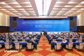 Le troisième échange d’amitié entre le Front de la Patrie du Vietnam et la Conférence consultative politique du peuple chinois. Photo: VNA