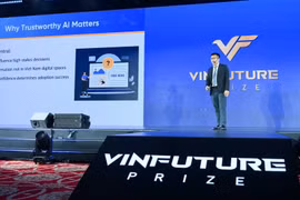 Le professeur associé Lưu Anh Tuân, directeur du Centre de recherche en IA de l’université VinUni. Photo: VNA