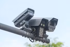 Hanoï poursuit le déploiement de son réseau de caméras intelligentes pour améliorer la gestion du trafic urbain. Photo: VNA