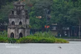 Le lac de Hoan Kiem (Epée restituée). Photo: VNA