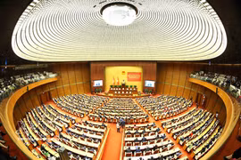 Panorama de la conférence nationale consacrée à l’étude, à l’appropriation et à la mise en œuvre de la Résolution n°79-NQ/TW du Bureau politique sur le développement de l’économie d’État et de la Résolution n°80-NQ/TW du Bureau politique relative au développement de la culture vietnamienne. Photo: VNA